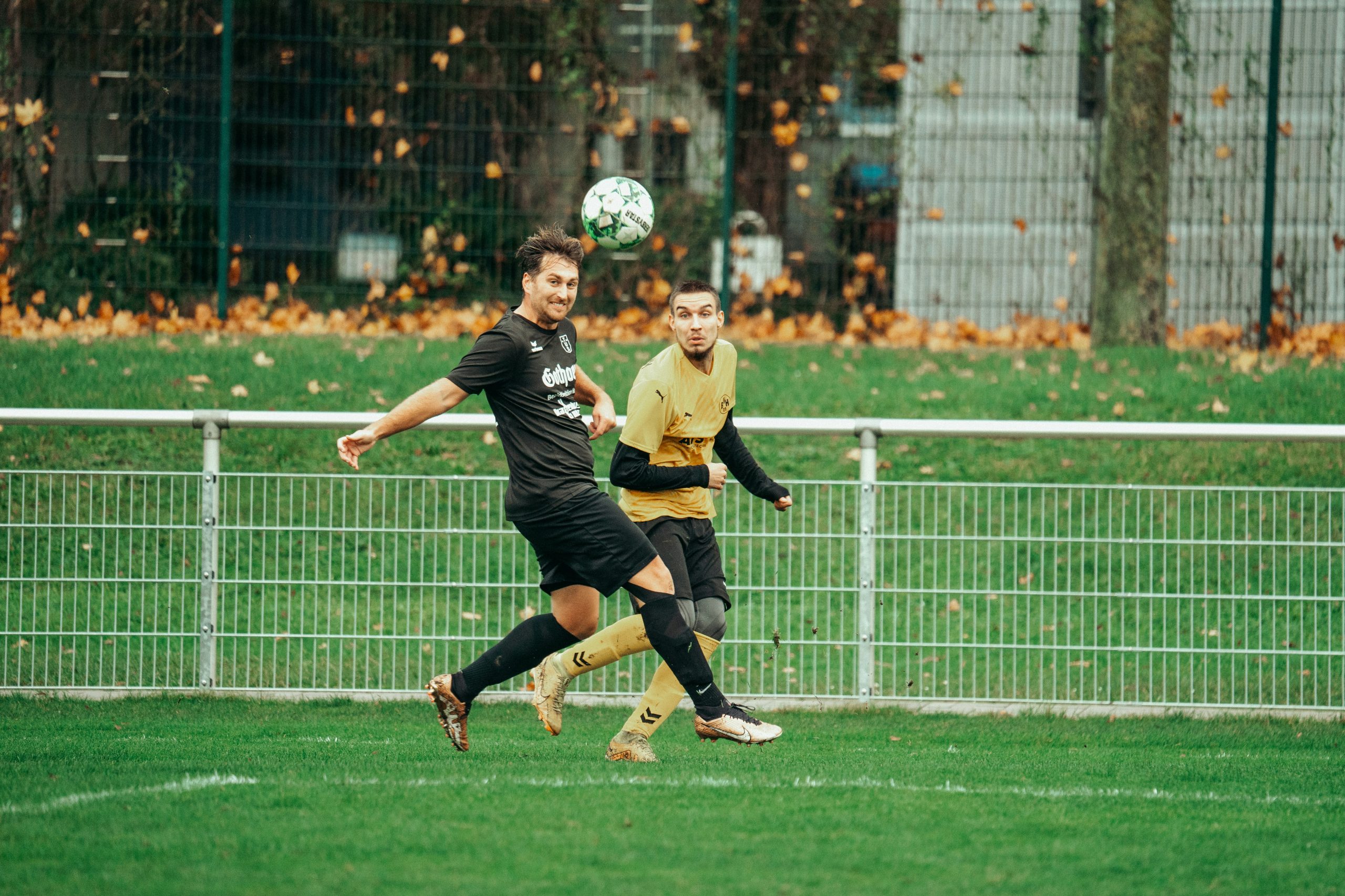 足坛薪资排行：顶级球员收入大揭秘